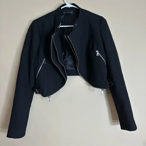 Zara black cropped biker jacket featuring zipper details and side buckle strap - Picture 1 of 3